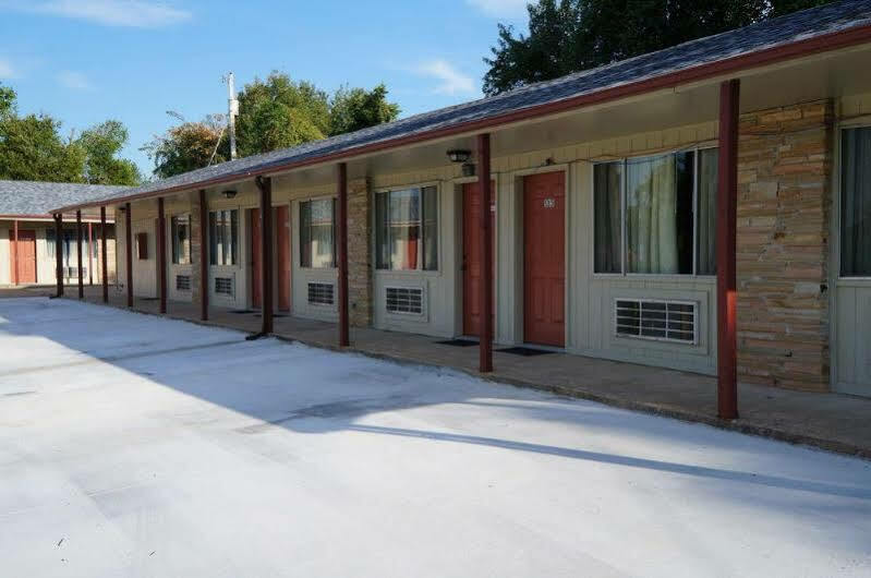Ozark Inn & Suites Exterior foto